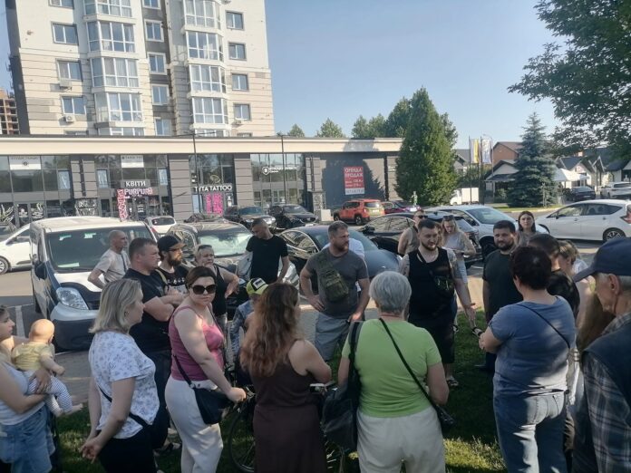 Мешканці Бучі проти встановлення МАФів у сквері біля ЖК «Континент»