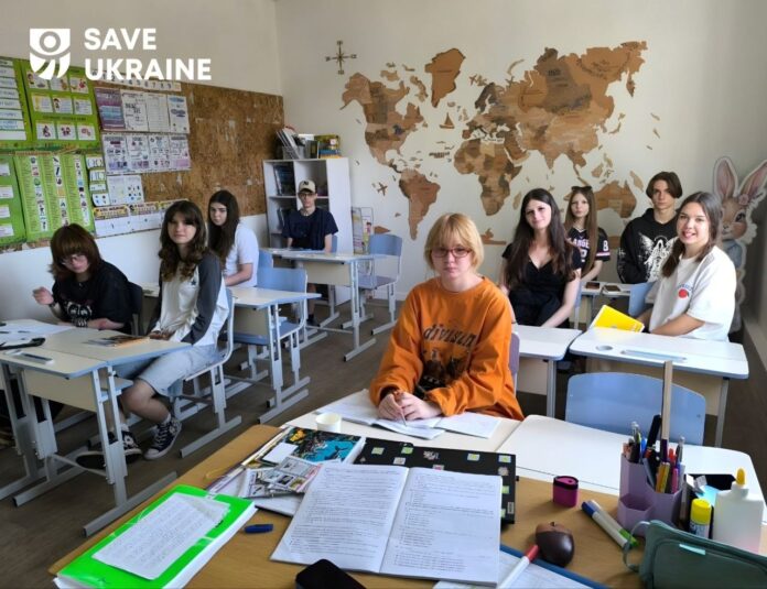 Літній набір на безоплатні курси з української, англійської мов та математики стартує у Центрі Save Ukraine