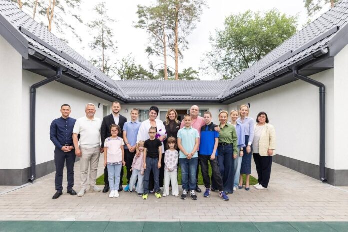 У Бучі прийомна родина Лілії та Андрія Гранцевих отримала новий будинок