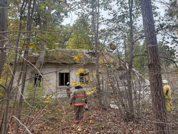 У Бучанській громаді через падіння уламків пошкоджено нежитлову будівлю